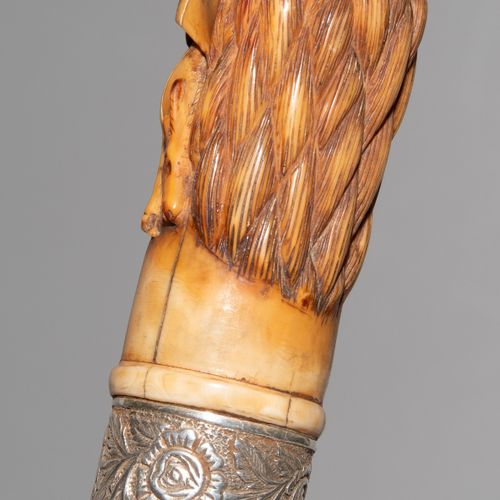 Messer, Pishkabz Indopersa, siglo XIX. Pomo de la pata tallado: cabeza de león c&hellip;