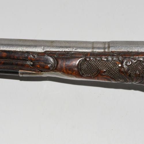 Steinschlosspistole Balkan/Hongrie, c. 1800. Canon rayé, tiers octogonal chambré&hellip;