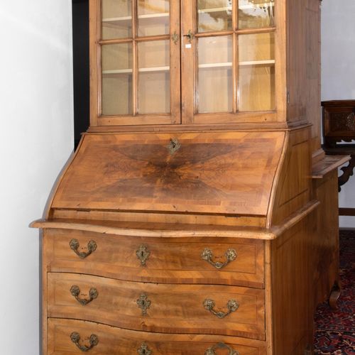 Deux-corps Baroque ca. 1750. Walnut. Display cabinet later. Three-bay chest of d&hellip;