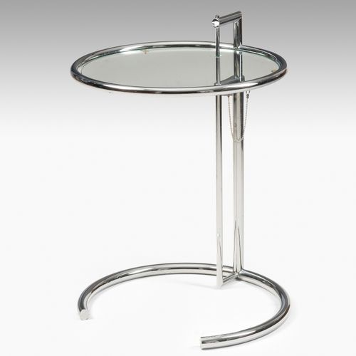 EILEEN GRAY 边桌 "E 1027"。设计：1926/27。 执行：ClassiCon。镀铬管状钢，玻璃。可调整高度。标记为："CLASSICON 1&hellip;