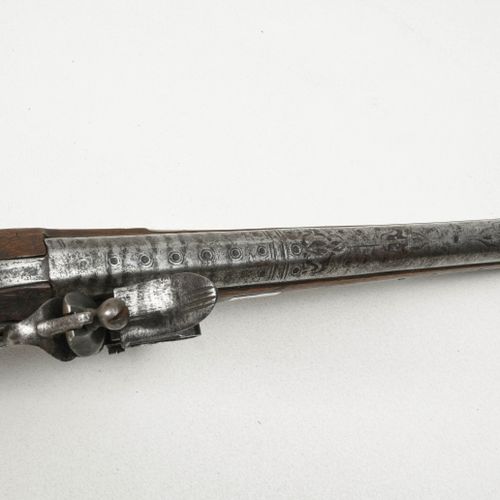 Steinschlosspistole Blakan或希腊，19世纪初，光滑的圆形枪管，18毫米口径。八角形的腔室，冲孔装饰。锁板上有E RACHETI的签名。&hellip;