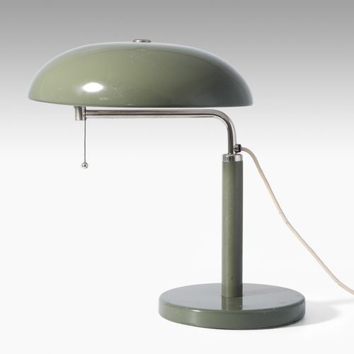 ALFRED MULLER 台灯 "Quick 1500"。设计：1935年左右。 制造商：Belmag，苏黎世。金属，绿色漆面。高度可调，可旋转。有制造者的印&hellip;