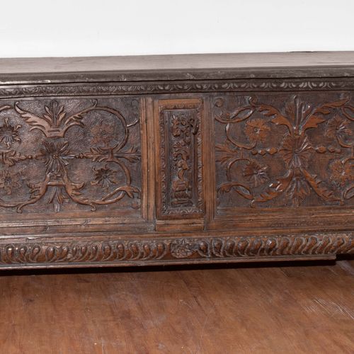 Truhe Late Renaissance c. 1700. Italy. Walnut. Rectangular body on carved lion f&hellip;