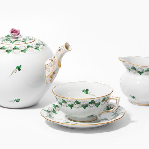 Herend, Teeservice Herend, 茶具

1945年后。"宝莹 "装饰。瓷器。奥西尔。收藏品：1个茶壶，1个克雷米尔，6个茶杯和茶托（高5厘&hellip;