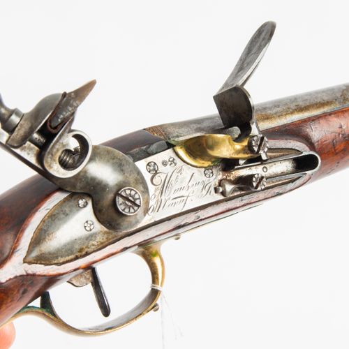 Steinschlosspistolen-Paar 一对燧发枪

法国，约1814年。 属于皇家骑兵卫队军官的一对手枪。圆桶（长20厘米），口径17.1毫米。桶&hellip;