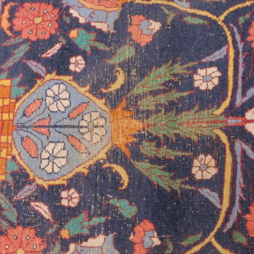 Indo-Täbris 印度-塔布里斯

可能是印度，约1900年。 午夜蓝色的场地包含了一个间距很大的，有花纹装饰的浅蓝色圆星徽章，两侧是各种图案的装饰花纹，&hellip;