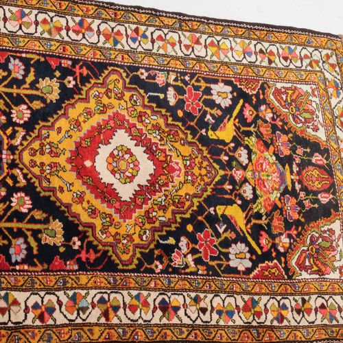Luri-Bakhtiar Luri-Bakhtiar

S Persia, c. 1900. En el campo central, de color az&hellip;