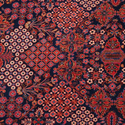 KASHAN Kashan

Z-Persien, um 1910. Auf nachtblauem Grund zeigt sich ein dekorati&hellip;