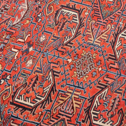 HERIZ Heriz

NW-Persien, um 1940. Im gesamten roten Mittelfeld sind stark stilis&hellip;