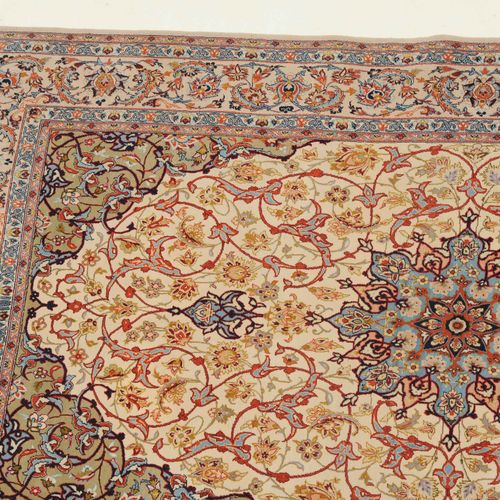 Isfahan Isfahan

Z Persia, c. 1960. Cork wool pile material, silk warp. A contra&hellip;