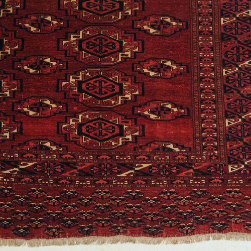 Jomud-Juwal Joyau Jomud

S Turkménistan, c. 1920. Le fond brun-rouge est rempli &hellip;
