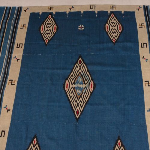 Navajo-Kelim Navajo-Kelim

Z-Amerika, um 1900. Elegantes und zeitgenössisches We&hellip;