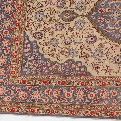 Hereke-Seide Hereke silk

N-Turkey, c. 1960, signed "Hereke" at the top right. P&hellip;