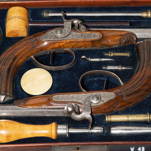 Perkussionspistolen-Paar im Kasten Coppia di pistole a percussione in una custod&hellip;