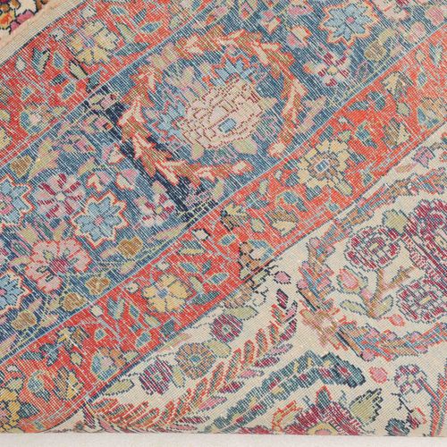 KASHAN Kashan

Z Persia, 1910 circa. Il campo centrale beige mostra mazzi di fio&hellip;