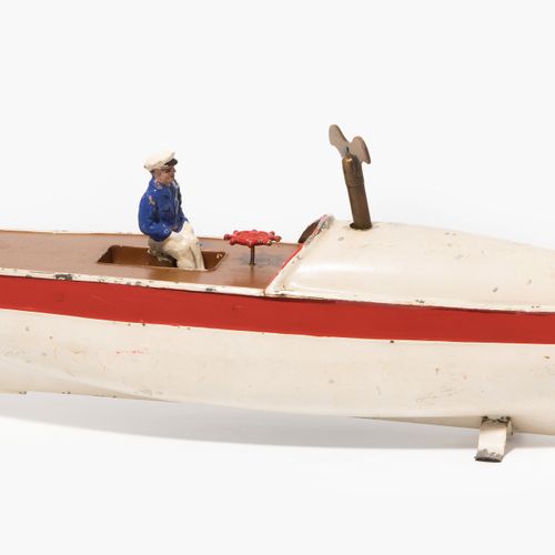 Blechspielzeug "Rennboot" 锡制玩具 "竞赛船

德国制造商，可能是Bing，1908年左右。 没有公司标志。刻有："德国制造"。金属板&hellip;
