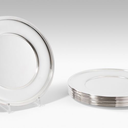 Lot: 12 Platzteller 拍品：12个餐盘

沙夫豪森，20世纪，银质制造者的标记Jezler。裸露的圆形表格。制造者标记，细度800。 直径28&hellip;