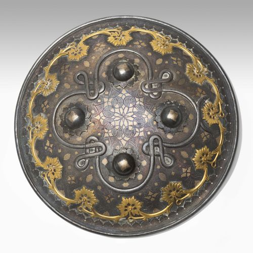 Rundschild, Sipar 圆形盾牌，Sipar

印度，19世纪。 一件在工艺方面质量出色的宏伟武器。铁盾的整个表面都是镀银的，上面有最精细的卷须图案&hellip;