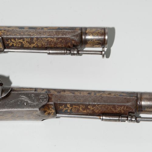 Perkussionspistolen-Paar 一对打击式手枪

英国/苏格兰，1830年左右。 精心装饰的全铁武器。圆桶（长16厘米），12槽刻面腔，口径1&hellip;