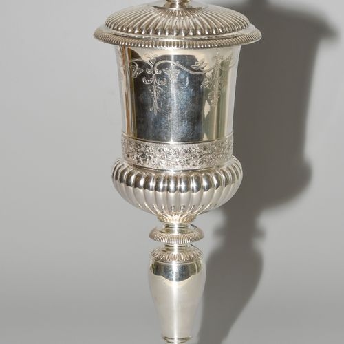 Deckelpokal, Bern 有盖高脚杯，伯尔尼

1820年左右，银质，内部镀金。Rehfues研讨会。圆底，带栏杆轴，圆柱形圆顶，带藤蔓楣，并有装饰性&hellip;