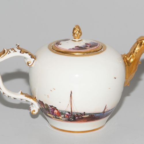 Meissen, Teekanne Meissen, Teapot

Porcelain, ca. 1730/35. Underglazed blue swor&hellip;