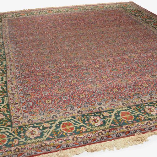 TÄBRIS Tabriz

Perse du Nord-Ouest, vers 1910. Travail floral dense. Le sol roug&hellip;