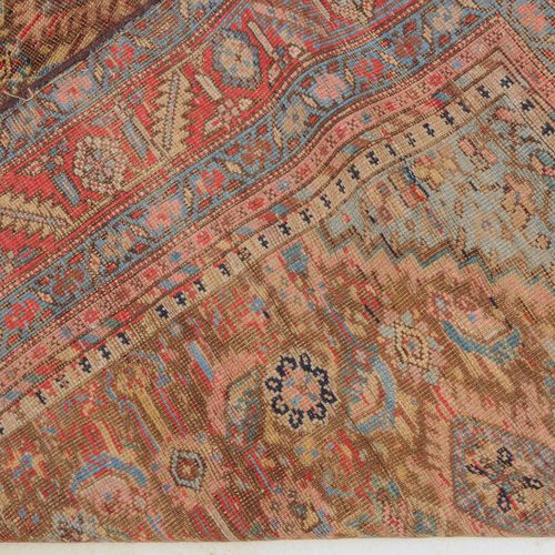 Bakhshayesh Bakhshayesh

波斯西北部，约1900年。 整个棕色的中心区域装饰着散落的赫拉提图案，周围有4个浅蓝色的角形衬垫。在时尚的红色&hellip;