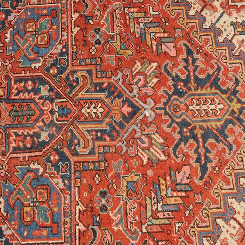 HERIZ Heriz

NW-Persien, um 1930. Im roten Mittelfeld liegt ein prächtiges blaue&hellip;