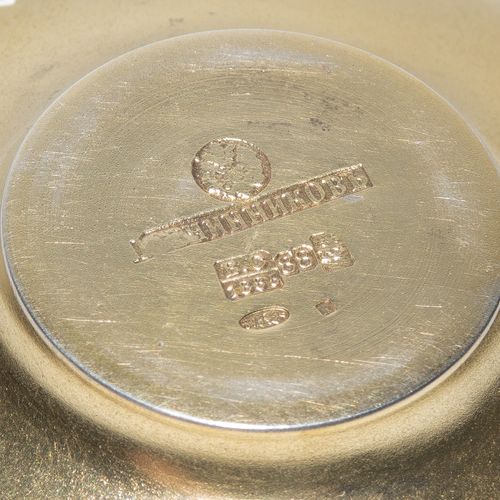 Kleine Schale 小碗

莫斯科1885年。银质鎏金/珐琅。制造者标记Pavel A. Ovchinnikov和双鹰徽章。圆鼓鼓的造型，壁上有珐琅彩景&hellip;