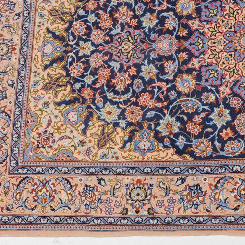 Isfahan Isfahan

Z Persia, c. 1980. Velours de laine de liège, chaîne de soie. L&hellip;