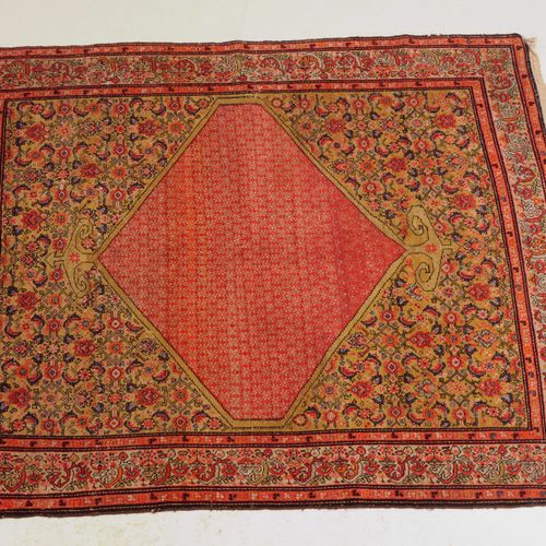 MALAYER Malayer

Z Persia, c. 1910. Todo el campo rojo hexagonal está cubierto d&hellip;