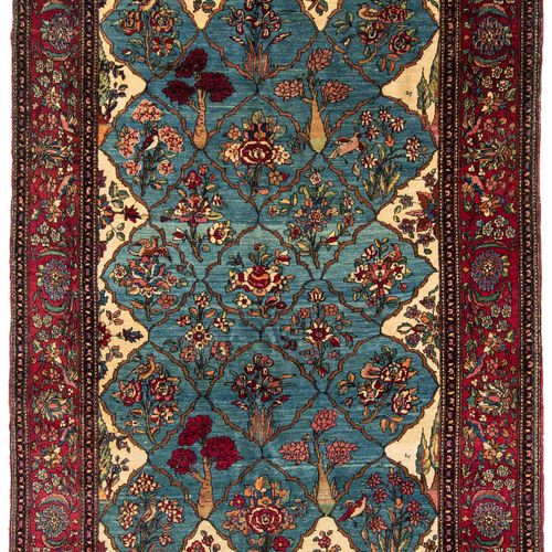 Isfahan 伊斯法罕

Z波斯，约1910年。 内部领域是罕见的浅蓝色，整个覆盖着装饰性的蜂窝状格子。各种设计和颜色的花卉图案和花束装饰着各个领域。2个丝状&hellip;