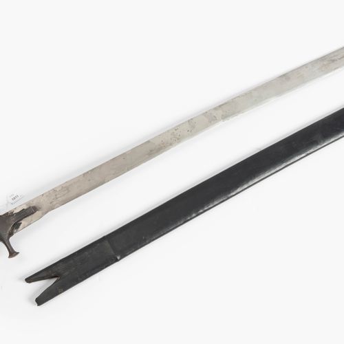 Schwert, Khanda Spada, Khanda

India, XIX secolo, elsa in ferro corrosa con pomo&hellip;
