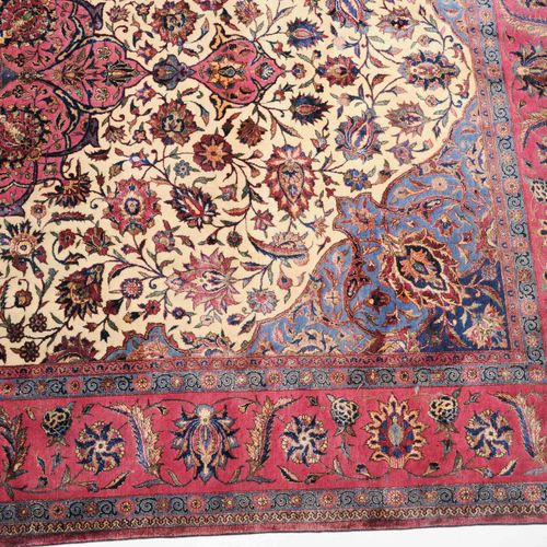 KASHAN Kashan

Z Persia, c. 1910. Cork wool pile material, silk flowers. The bei&hellip;