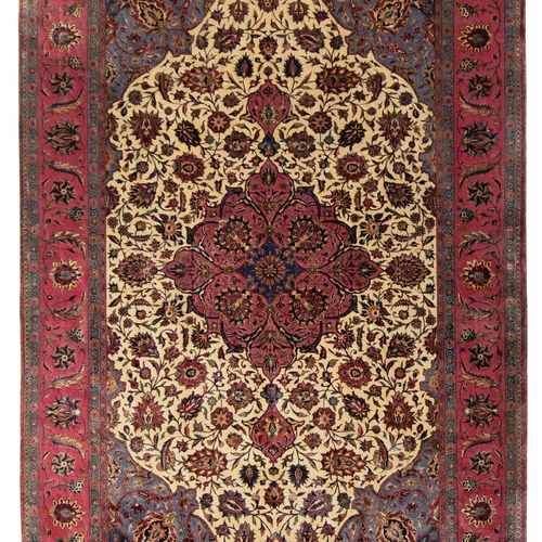 KASHAN Kashan

Z Persia, 1910 circa. Materiale di lana di sughero, fiori di seta&hellip;