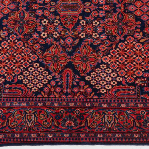 KASHAN Kashan

Z-Persien, um 1910. Auf nachtblauem Grund zeigt sich ein dekorati&hellip;