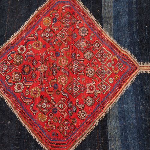 MALAYER Malayer

Z Persia, c. 1910. A red hexagon decorated with Herati scattere&hellip;