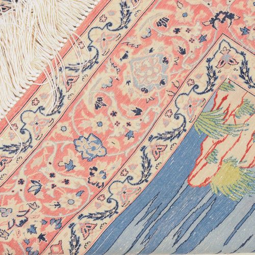 Isfahan 伊斯法罕

Z波斯，约1960年。 软木羊毛绒，丝绸经线。挂毯。一对恋人在蓝色小河边的树下被看到。该场景由白色波浪形藤蔓的辅助边框和粉红色的、有&hellip;