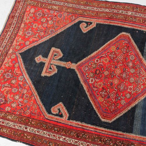 MALAYER Malayer

Z Persia, c. 1910. Un hexágono rojo con decoración de dispersió&hellip;