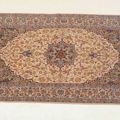 Isfahan Isfahan

Z Persia, 1960 circa. Materiale in pile di lana di sughero, ord&hellip;