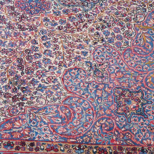 KIRMAN Kirman

Z-Persia, c. 1910. So-called "millefleurs pattern". An elegant pa&hellip;