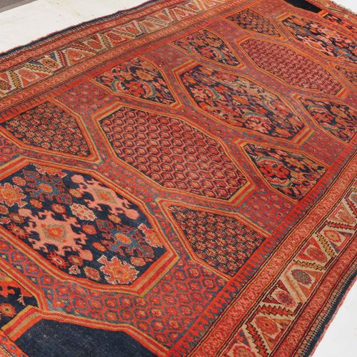 MALAYER Malayer

Z Perse, vers 1900. Un design très inhabituel. Dans le champ pr&hellip;