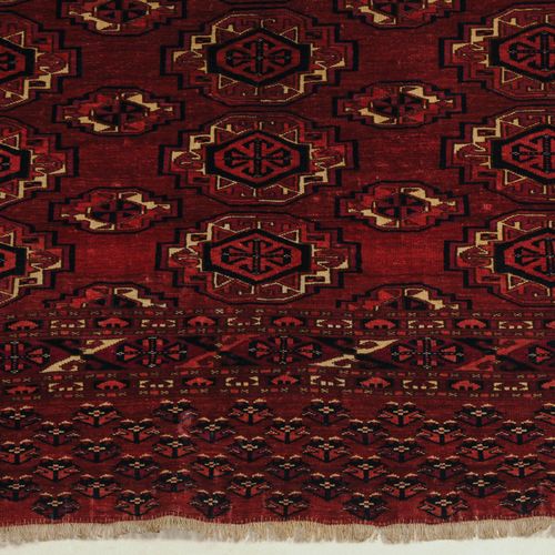 Jomud-Juwal Joyau Jomud

S Turkménistan, c. 1920. Le fond brun-rouge est rempli &hellip;