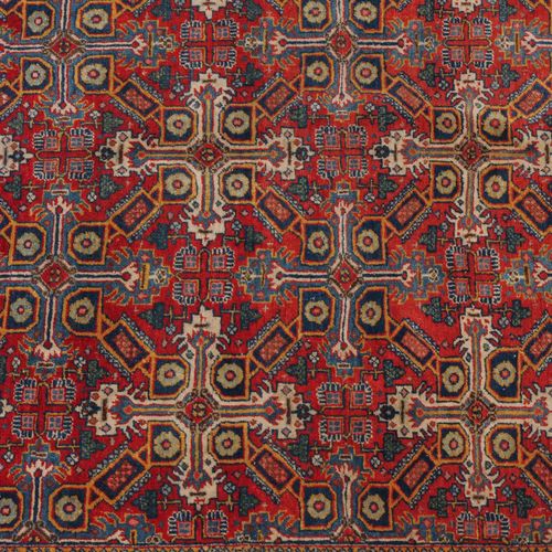 GHOM Ghom

Z-Persien, um 1940. Dichtes florales Werk. Das rote Mittelfeld ist du&hellip;