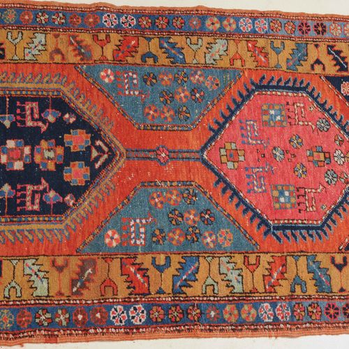 HERIZ Heriz

Perse du Nord-Ouest, vers 1910. 6 hexagones crochus de couleurs alt&hellip;