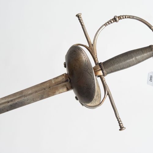 Glockendegen, Taza Espada de campana, taza

España, 2ª mitad del siglo XVII. Emp&hellip;