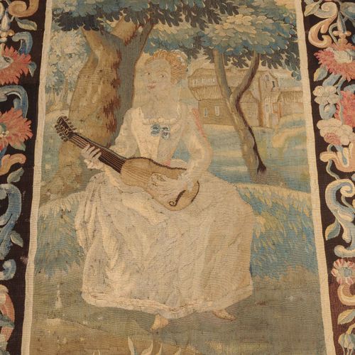 Gobelin 挂毯

法国，约1700年。 在一棵树下，一位年轻的女士在公园里玩曼陀罗，背景中可以看到房屋。修理过的地方。120x270厘米（英尺4x8.9）&hellip;