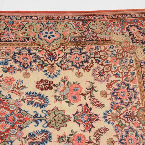 KASHAN Kashan

Z-Persia, c. 1930. Travail floral dense. Un médaillon rouge citro&hellip;