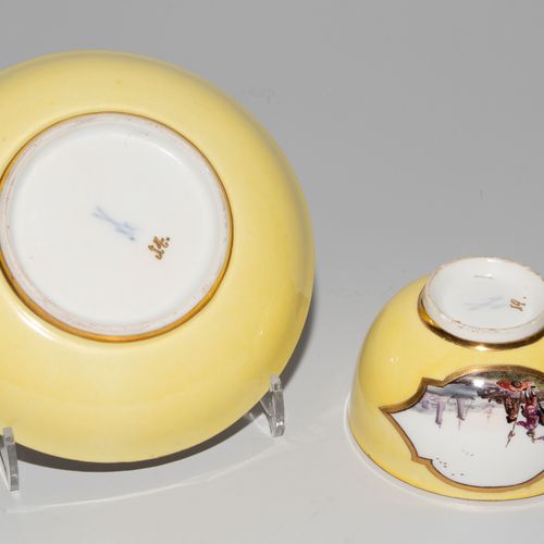 Meissen, Koppchen mit Unterschale Meissen, small pot with a saucer.

Porcelain, &hellip;