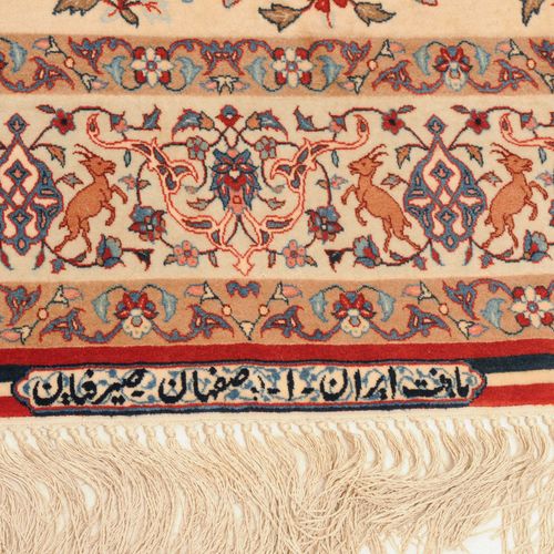 Isfahan-Seirafian Isfahan-Seirafian

Z-Persia, c. 1960. Collar de seda, material&hellip;